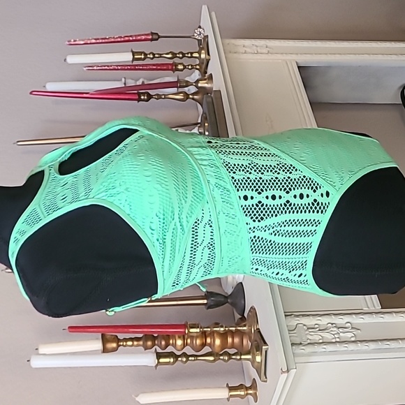 - NWT Becca One pice swimsuit - Picture 5 of 7